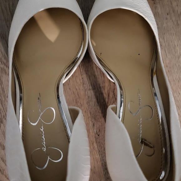 Elegant White Stilettos - Picture 6 of 9